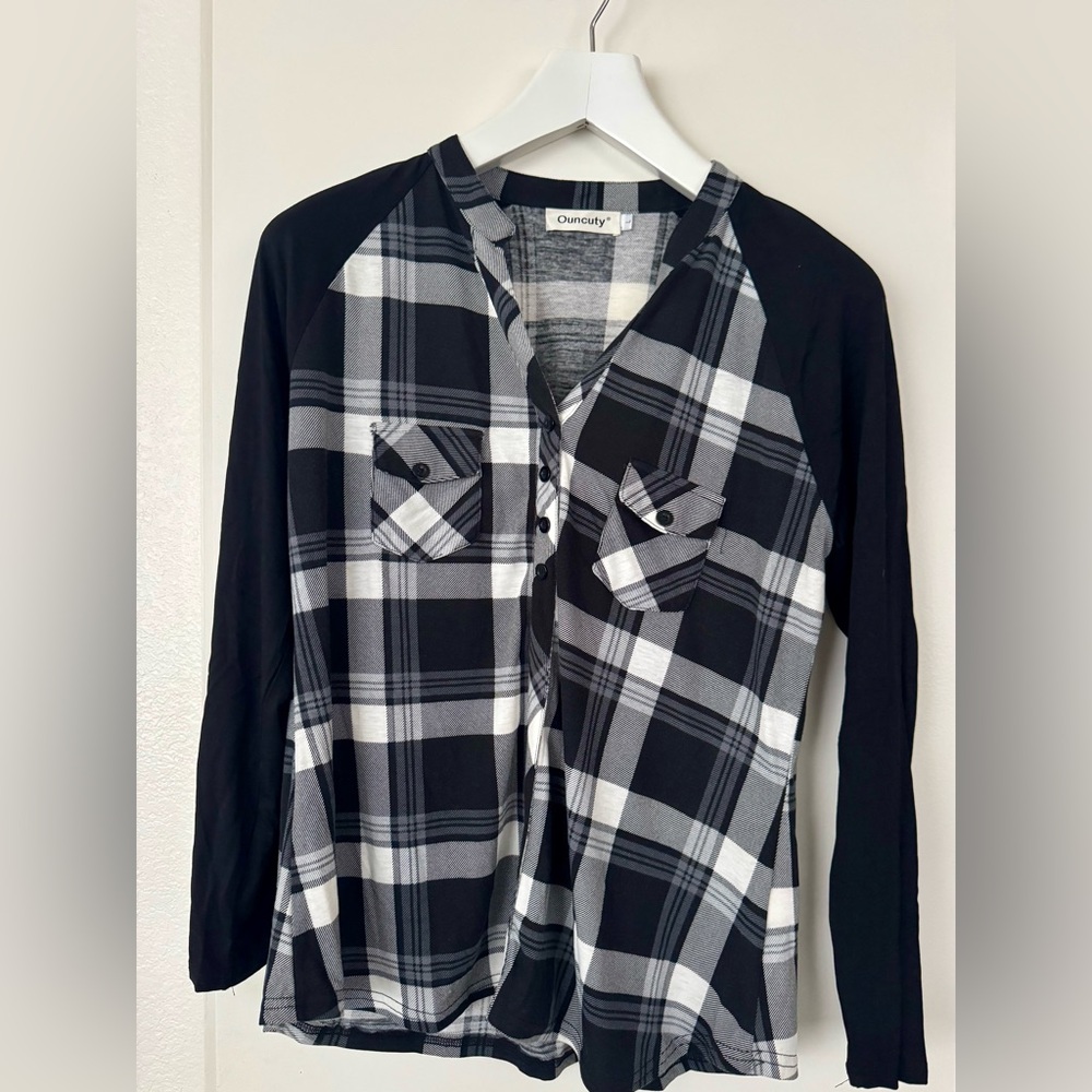 Ouncuty Black & Grey Plaid Henley Long Sleeve Top